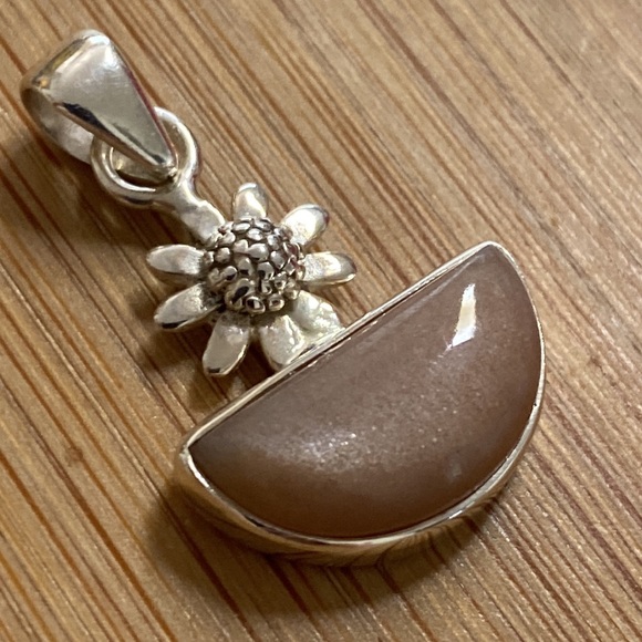 Peach Moonstone Flower Sterling Silver Pendant - Picture 3 of 3